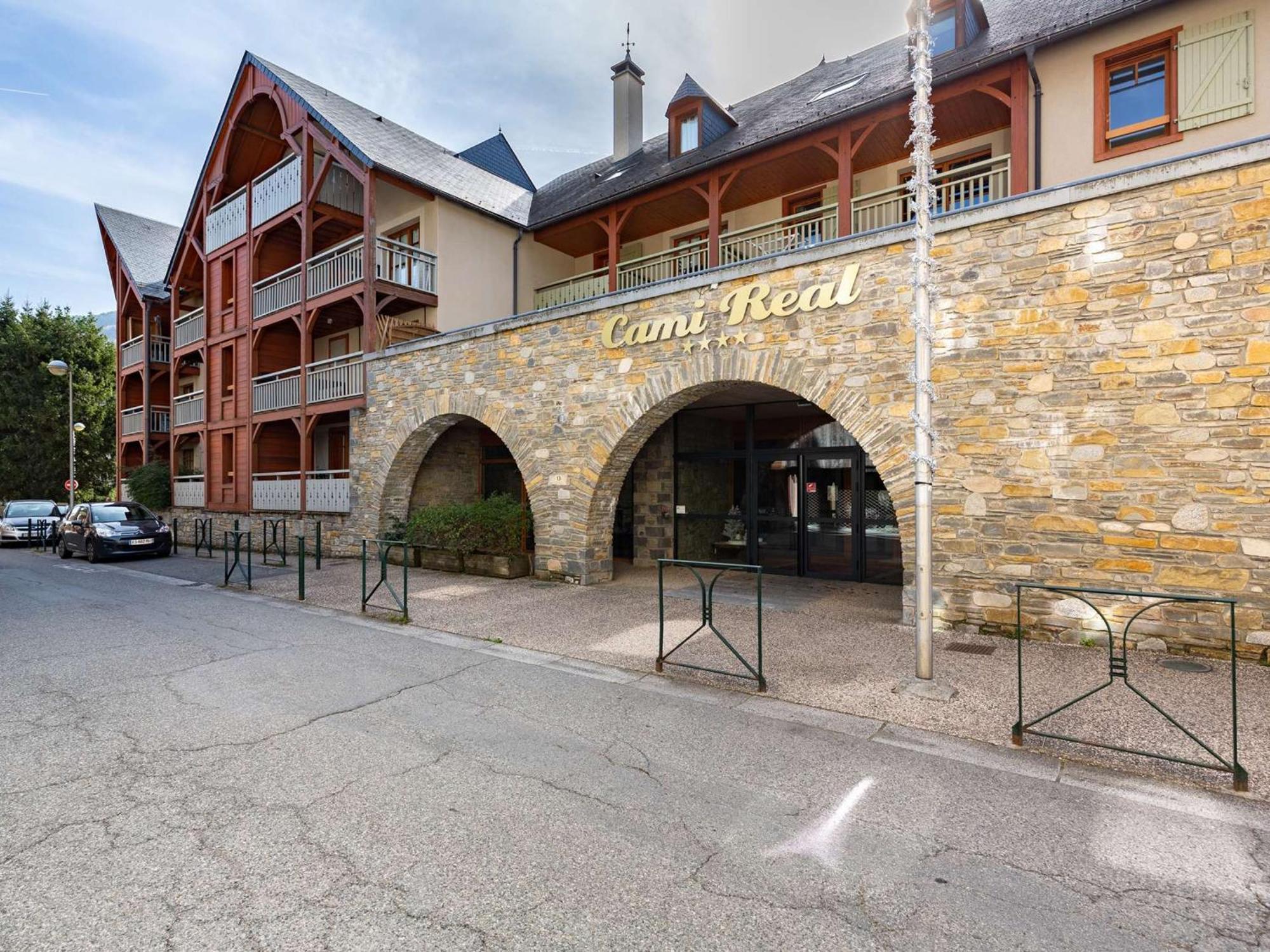 Appartement Duplex Centre Saint-Lary Avec Piscine, Sauna Et Parking - Fr-1-296-395 Ngoại thất bức ảnh